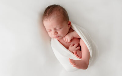 Geposeerde newbornshoot studio omgeving Terneuzen